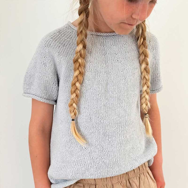 Strikkekit Plain Yoke Tee 20 Junior fra Le Knit i Line garn