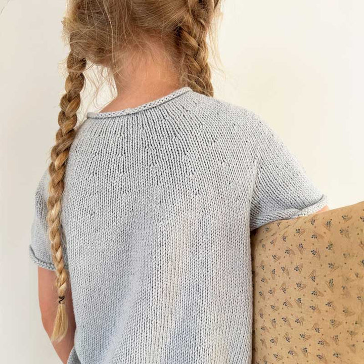 Strikkekit Plain Yoke Tee 20 Junior fra Le Knit i Line garn