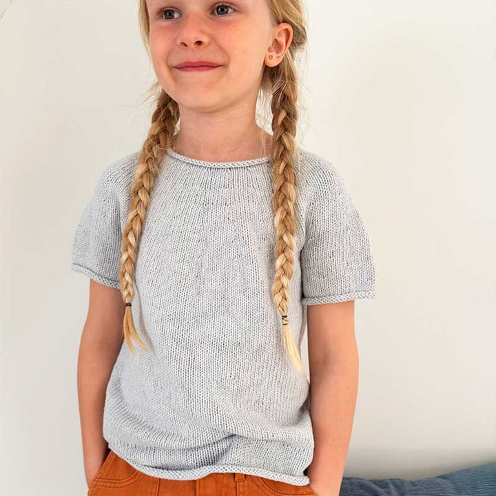 Strikkekit Plain Yoke Tee 20 Junior fra Le Knit i Line garn