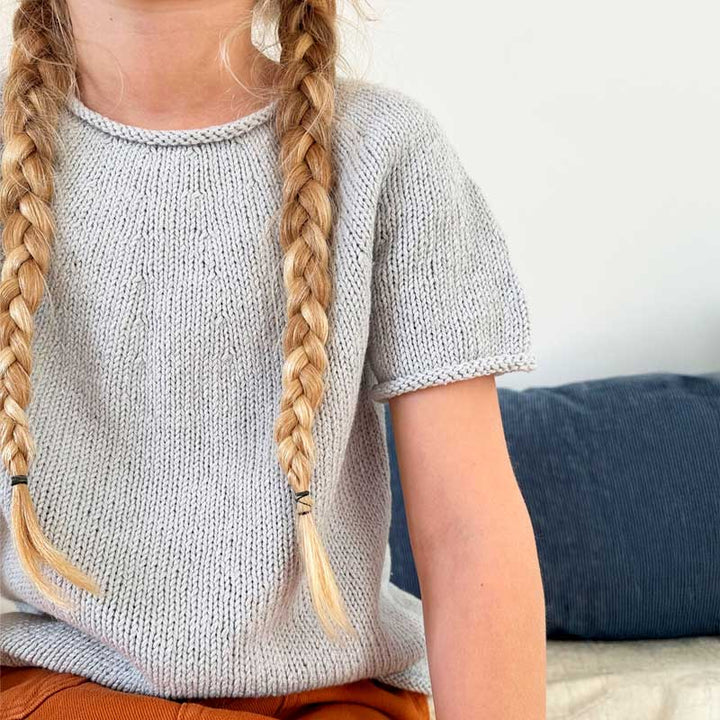 Strikkekit Plain Yoke Tee 20 Junior fra Le Knit i Line garn