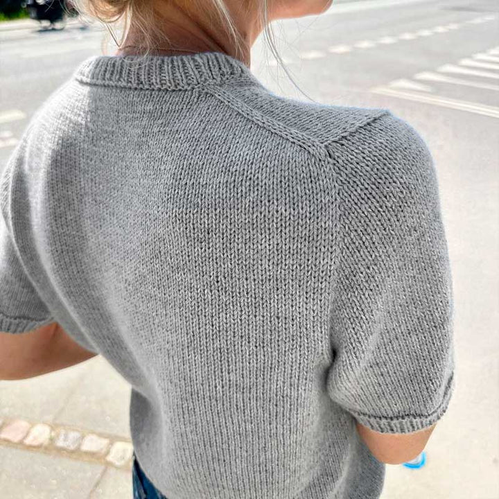 Strikkekit Poppy Tee fra PetiteKnit i Elise fra Permin