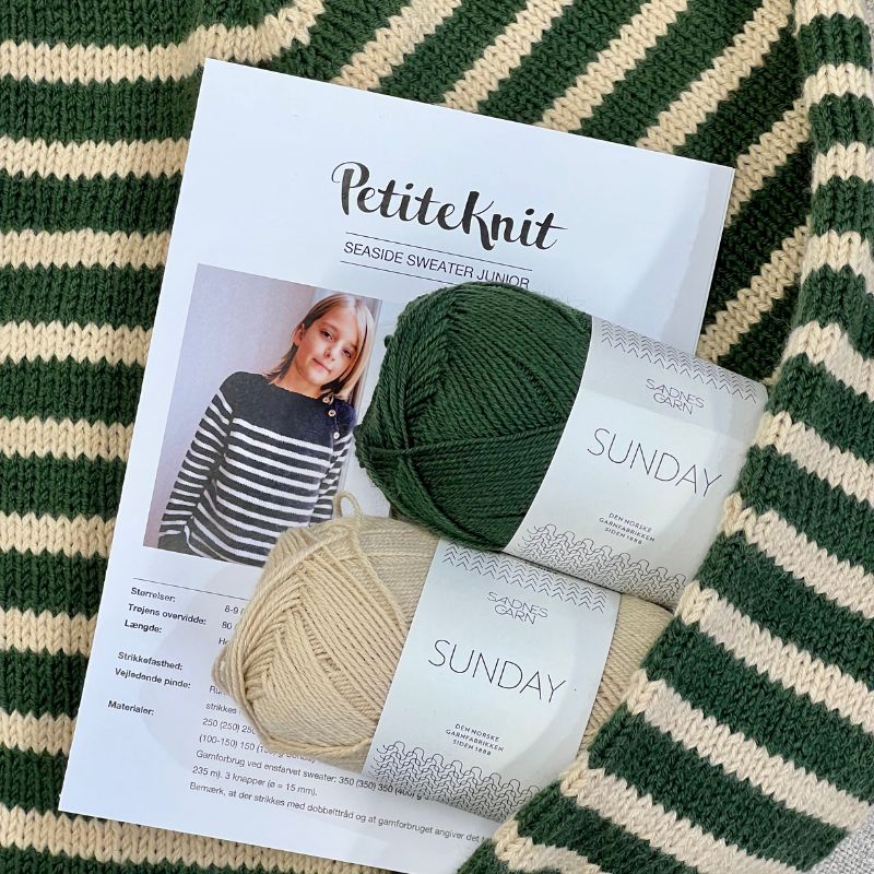 Strikkekit Seaside Sweater Junior fra PetiteKnit i Sunday Garn