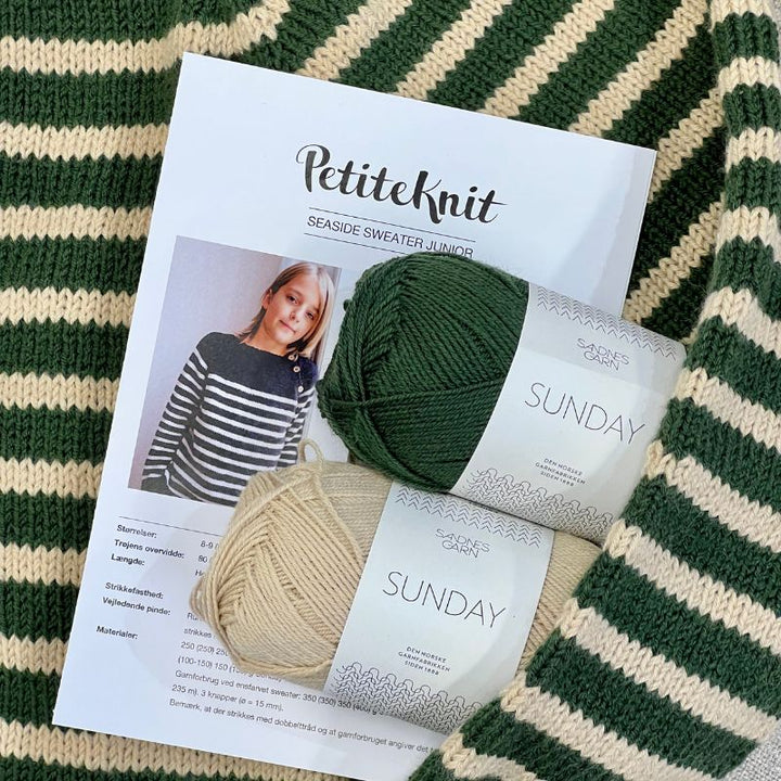 Strikkekit Seaside Sweater Junior fra PetiteKnit i Sunday Garn