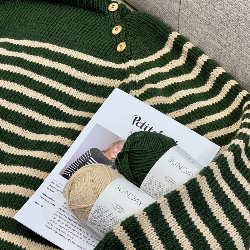 Strikkekit Seaside Sweater Junior fra PetiteKnit i Sunday Garn