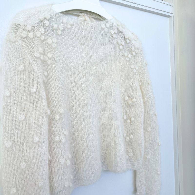 Strikkekit Snowberry Sweater i Tynd Silk Mohair fra Sandnes