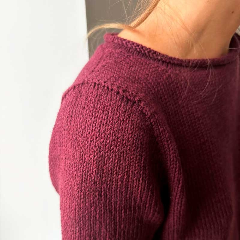 Strikkekit Vega Tee nedefra fra Le Knit i Line garn