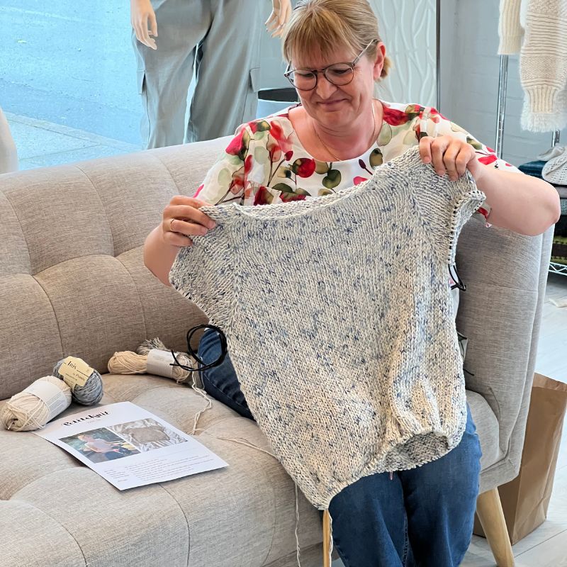Strikkekit Wave Tee fra PetiteKnit i Iris og Line garn
