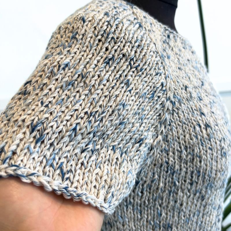 Strikkekit Wave Tee fra PetiteKnit i Iris og Line garn