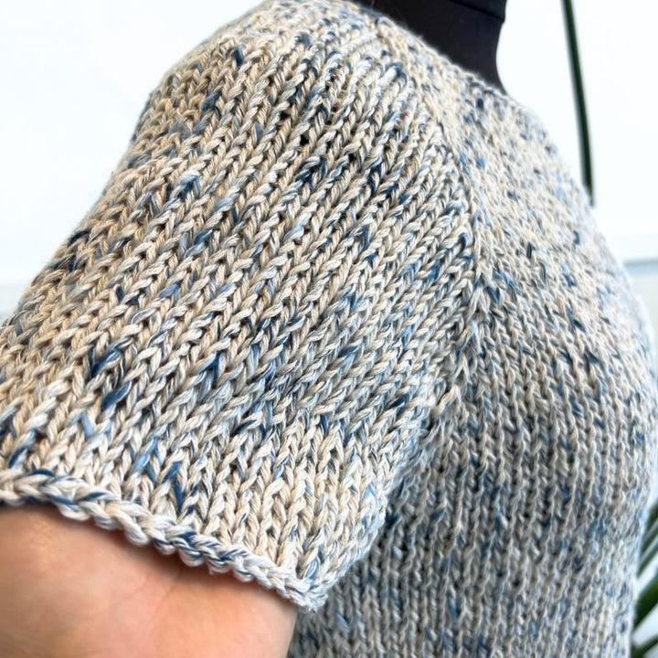 Strikkekit Wave Tee fra PetiteKnit i Iris og Line garn