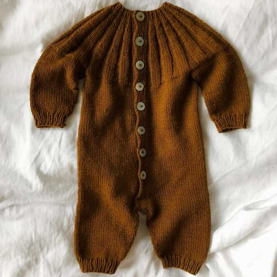 Strikkekit Sunday suit fra PetiteKnit i Sunday Garn