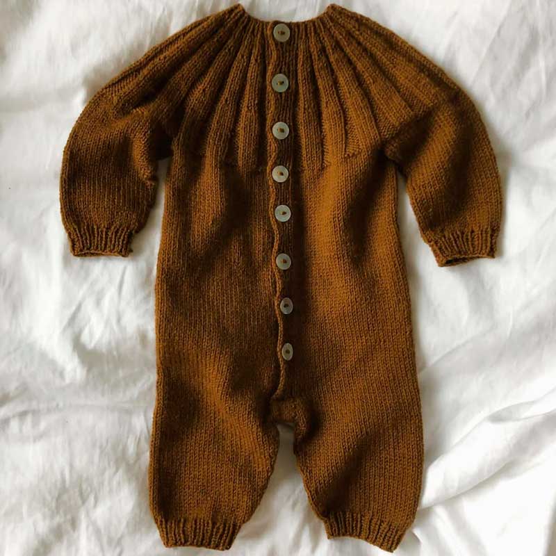 Strikkekit Sunday suit fra PetiteKnit i Sunday Garn