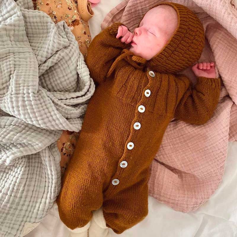Strikkekit Sunday suit fra PetiteKnit i Sunday Garn