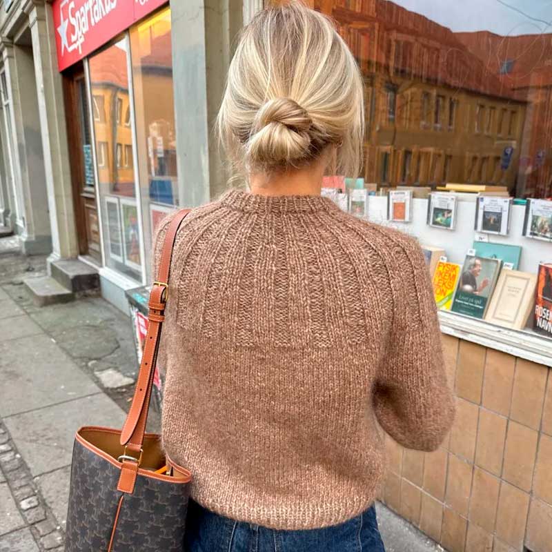 Strikkekit Sunday Sweater fra PetiteKnit i KOS og Tynd Silk Mohair
