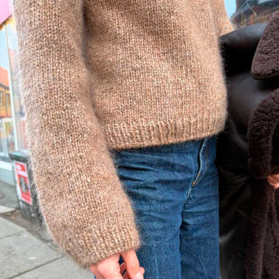 Strikkekit Sunday Sweater fra PetiteKnit i KOS og Tynd Silk Mohair