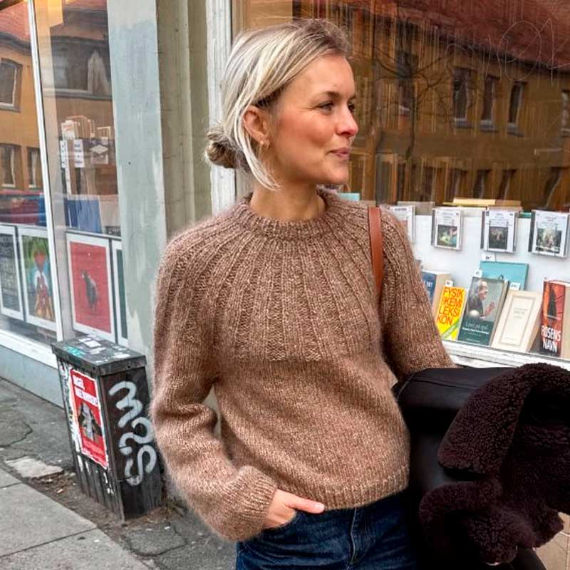 Strikkekit Sunday Sweater fra PetiteKnit i KOS og Tynd Silk Mohair