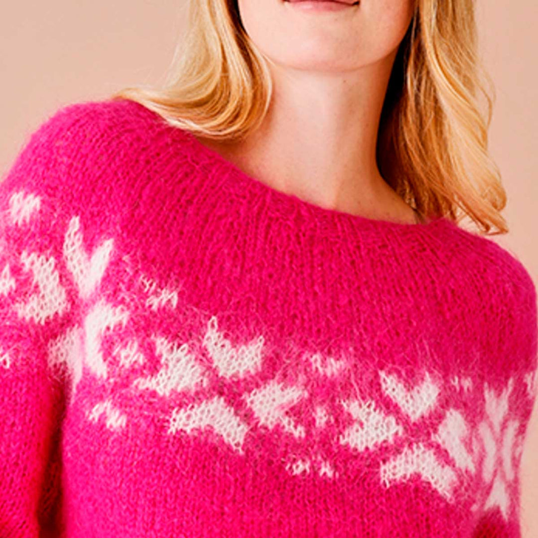 Bella Sweater med isblomster 893292 fra Permin