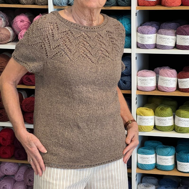 Strikkekit Tine T-shirt 2670 i Organic Trio fra Hjertegarn