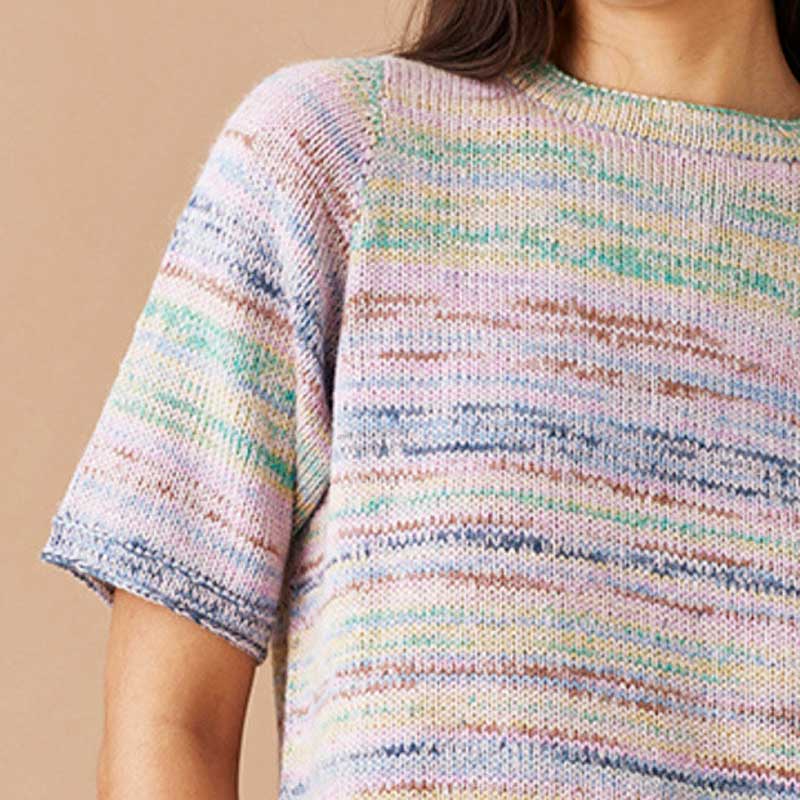 Strikkekit T-shirt i glatstrik med 2 tråde i Maja Color og Leonora garn
