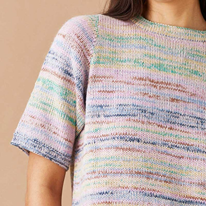 Strikkekit T-shirt i glatstrik med 2 tråde i Maja Color og Leonora garn