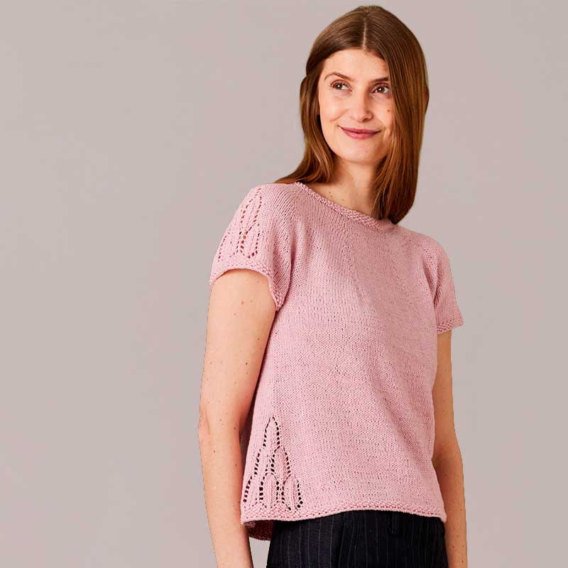 T-shirt med hulmønsterkiler i Edith garn fra Permin