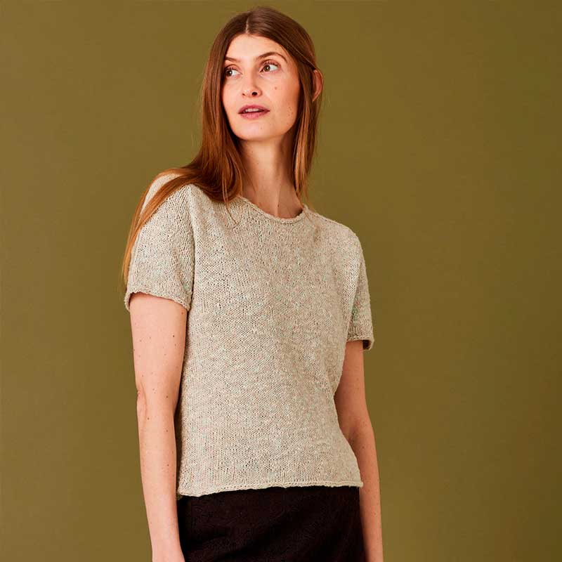 Strikkekit T-shirt med sadelskulder og I-cordkanter i Iris garn