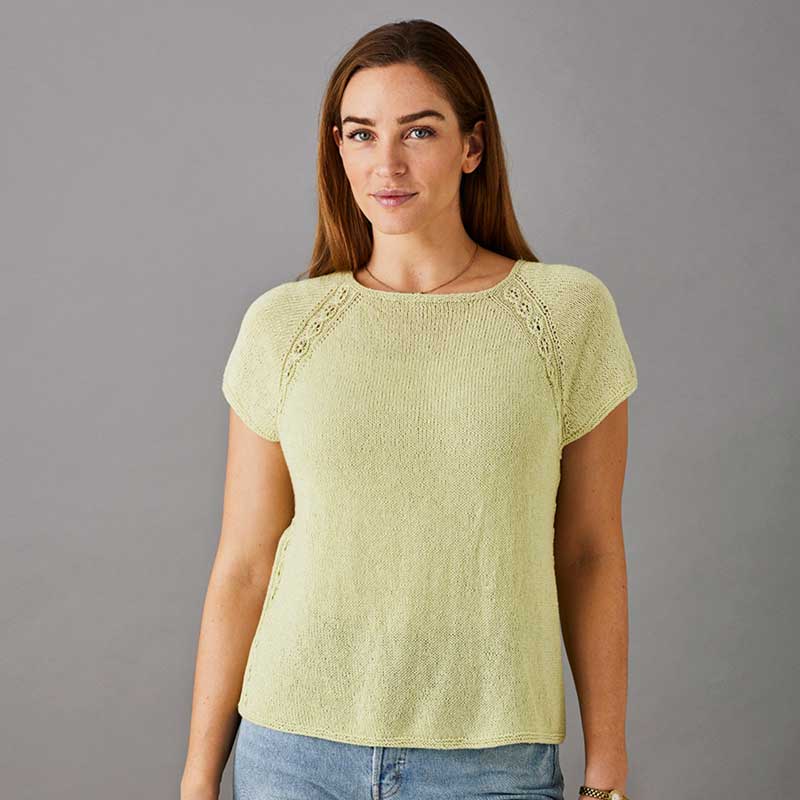 Strikkekit T-shirt med hulsnoninger i Elise garn
