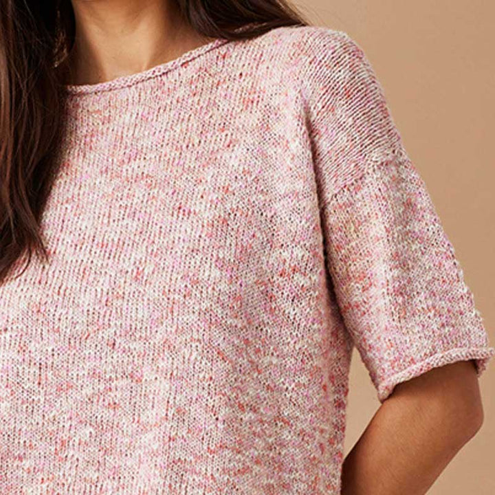 Strikkekit T-shirt med rullekanter 620 i Iris garn fra Permin