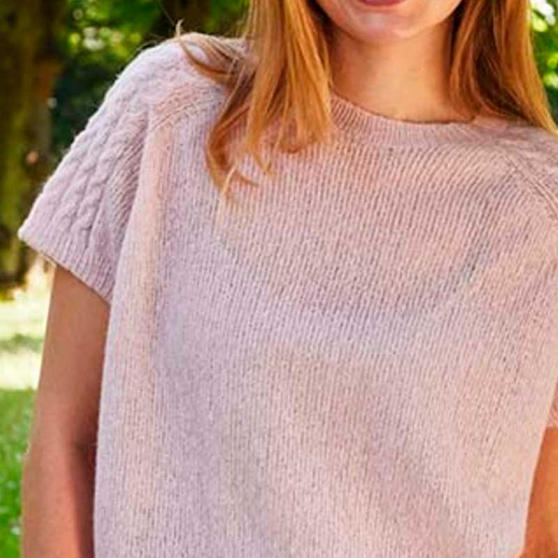 Strikkekit T-shirt med snoninger 890121 fra Permin