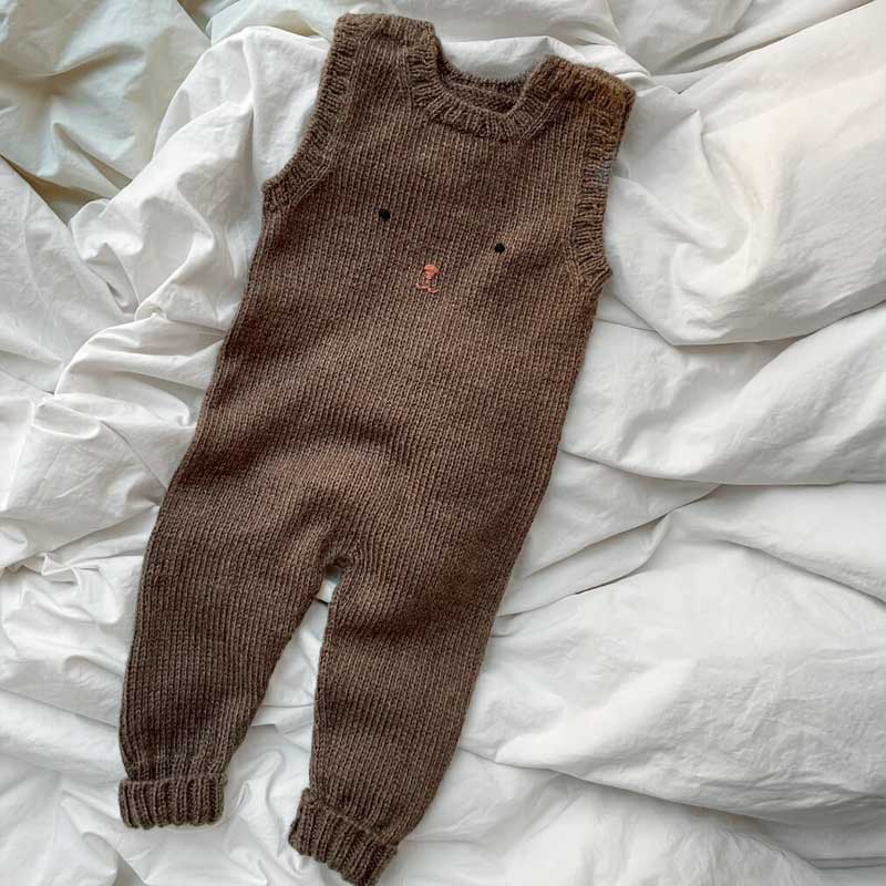 Strikkekit Teddy Pants fra PetiteKnit i Sunday Garn