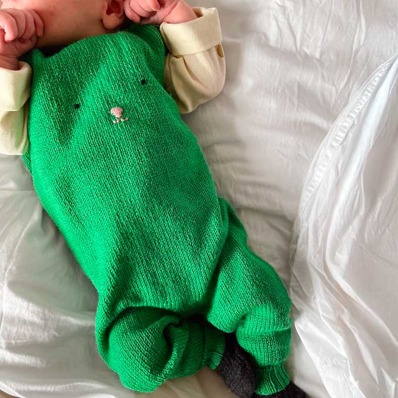 Strikkekit Teddy Pants fra PetiteKnit i Sunday Garn