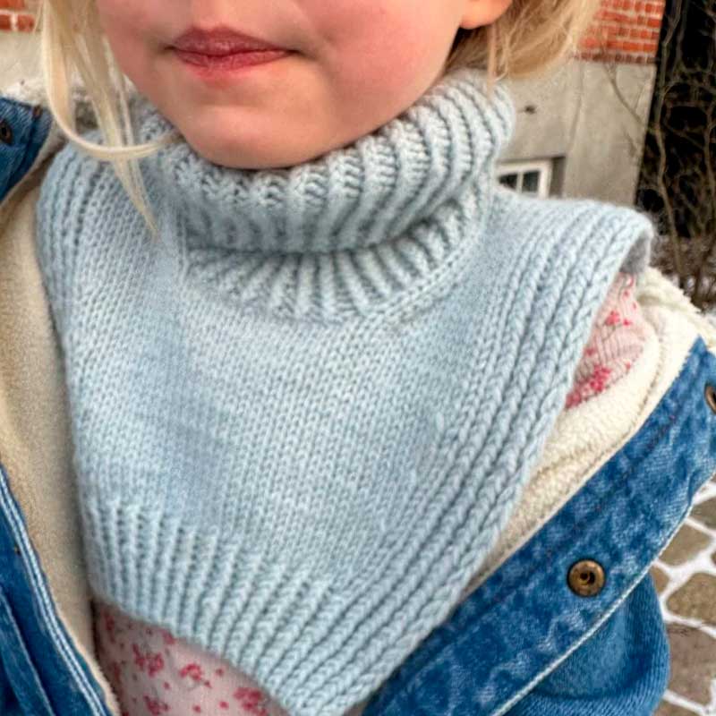 Terrazzo Neck Junior fra PetiteKnit (Opskrift i fysisk papirudgave) - KreStoffer