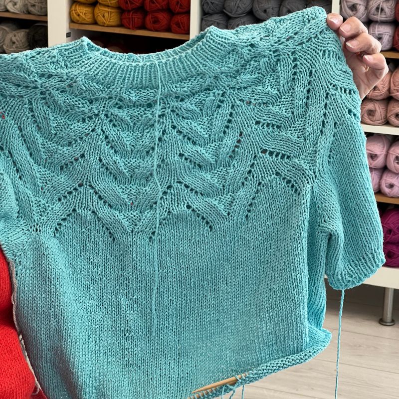 Strikkekit Tulipan Tee fra Le Knit i Line garn