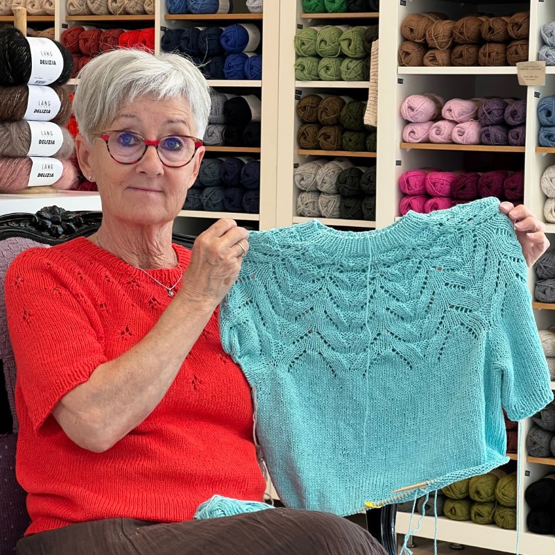 Strikkekit Tulipan Tee fra Le Knit i Line garn