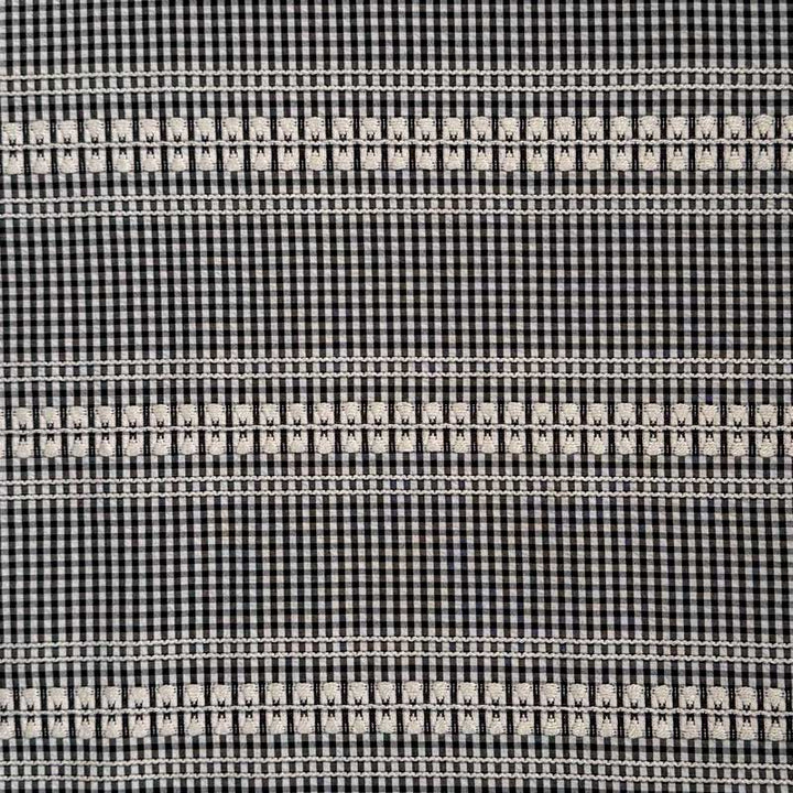 Vævet bomuld med tern og broderi i sort