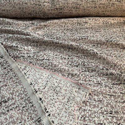 Fastvævet vare med sort og pink vævninger