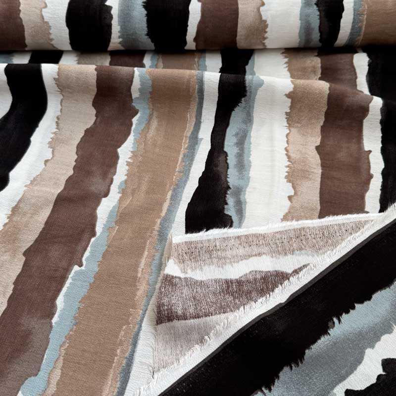 Fast viscose med malede striber i sort/brun/grå