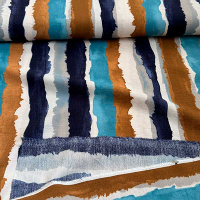 Fast viscose med malede striber i blå/rust/grå