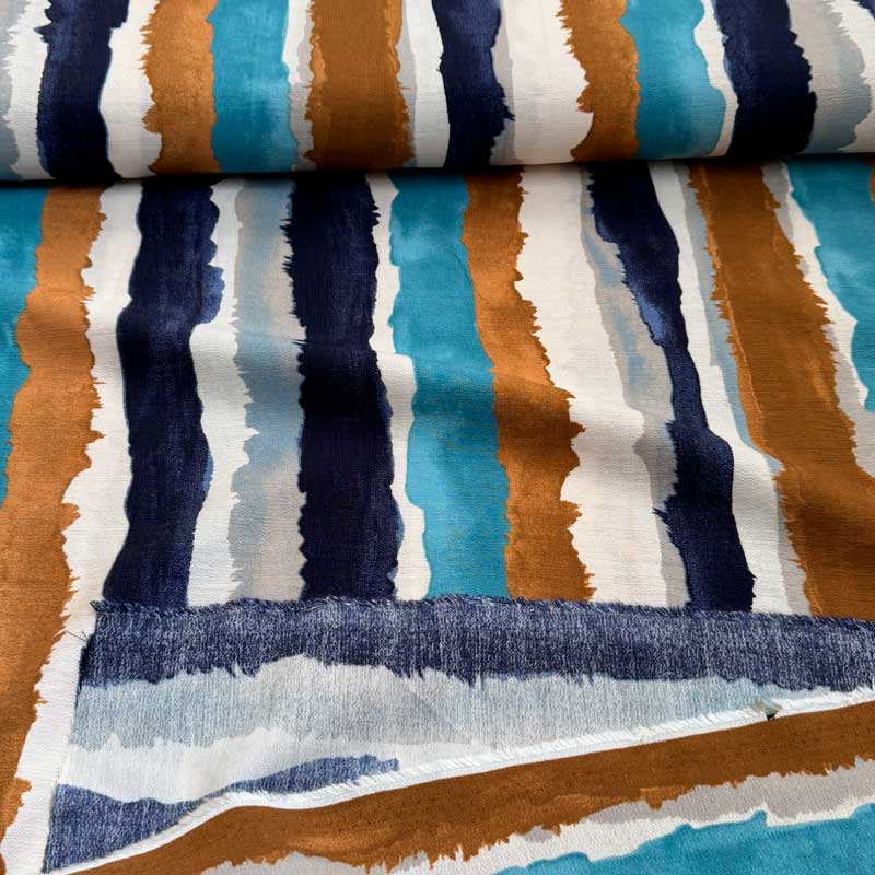 Fast viscose med malede striber i blå/rust/grå