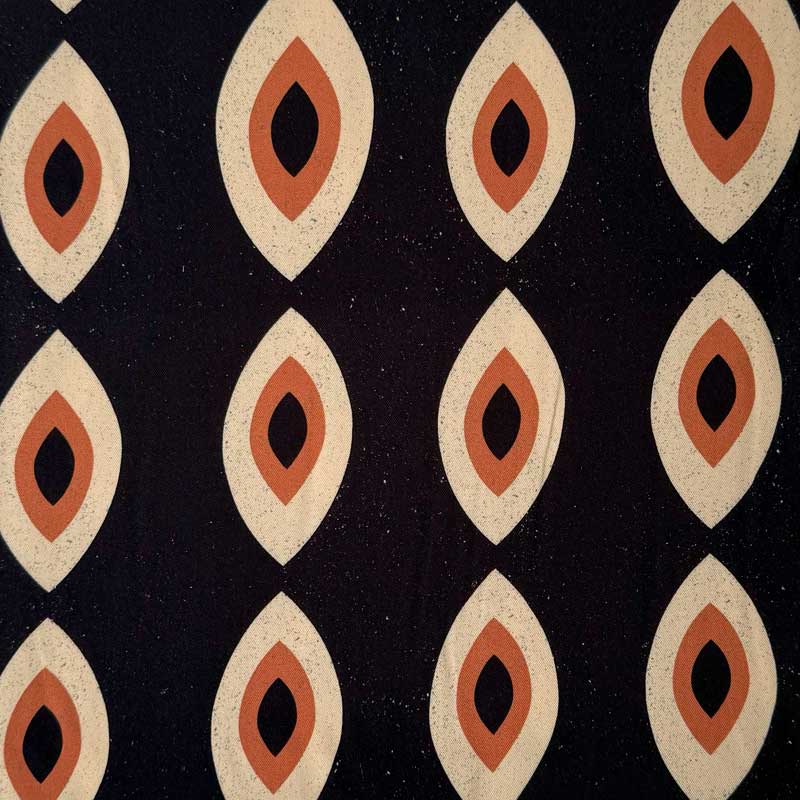 Fast viscose med skiftende geometrisk print