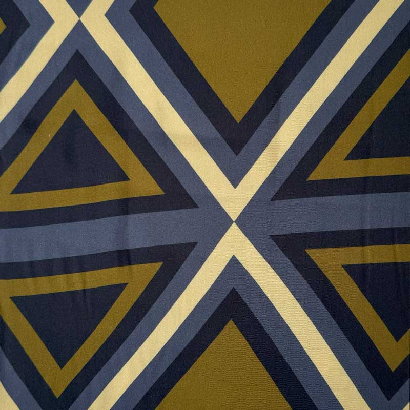 Fast viscose med geometriske krydser og trekanter