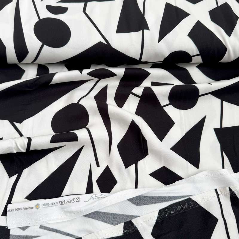 Fast viscose med geometrisk mønster i sort og hvid