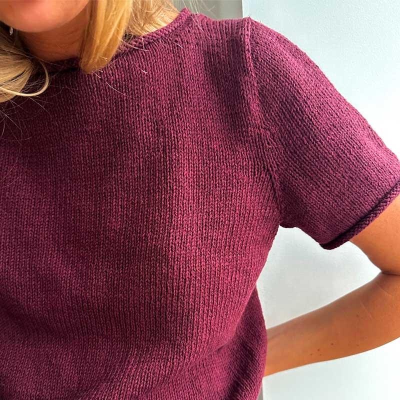 Strikkekit Vega Tee oppefra fra Le Knit i Line garn