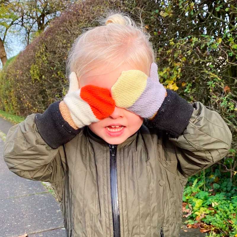 Vesterhavsvanter Junior fra PetiteKnit (Opskrift i fysisk papirudgave) - KreStoffer