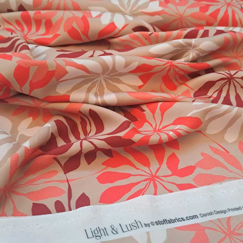 Fast viscose med blomster i rosa nuancer