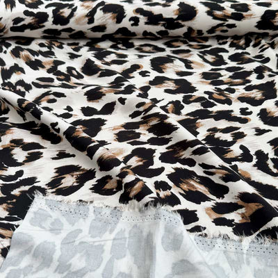 Fast viscose med abstrakt leopard print
