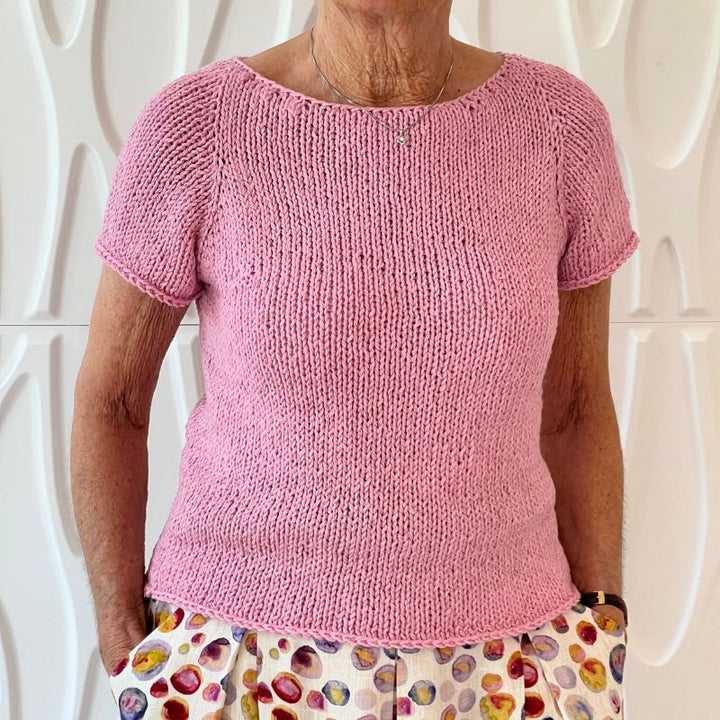 Wave Tee fra PetiteKnit (Opskrift i fysisk papirudgave)