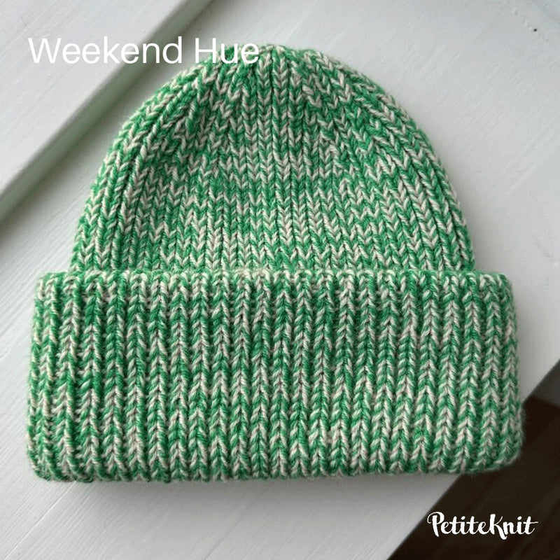 Weekend Hue fra PetiteKnit (Opskrift i fysisk papirudgave) - KreStoffer