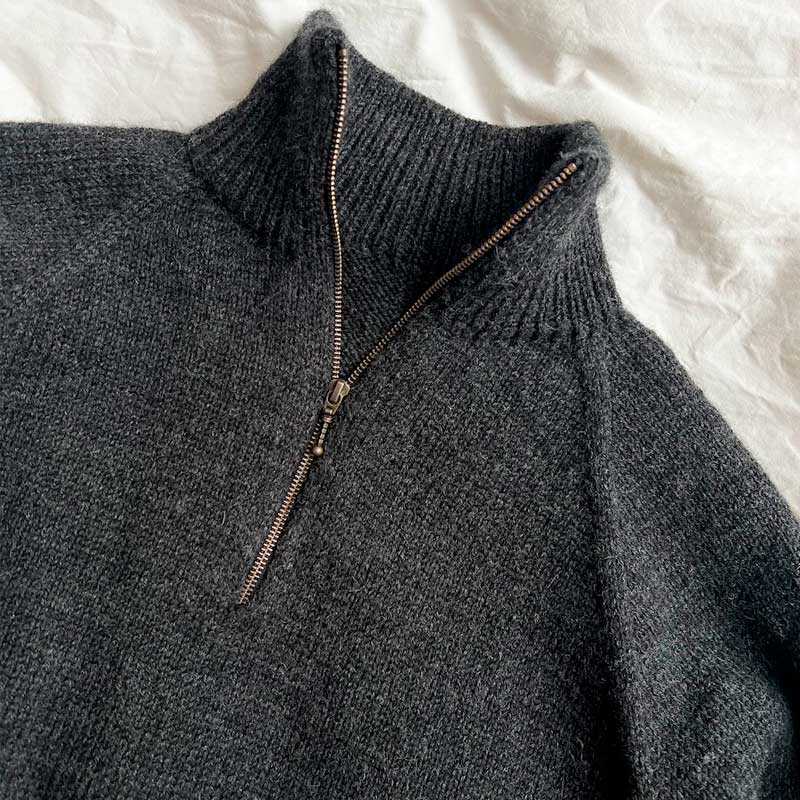 Strikkekit Zipper Sweater Light Man fra PetiteKnit i Peer Gynt garn