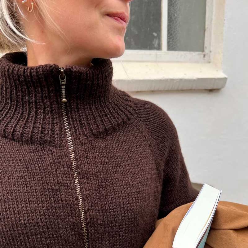 Strikkekit Zipper Sweater Light fra PetiteKnit i Peer Gynt garn