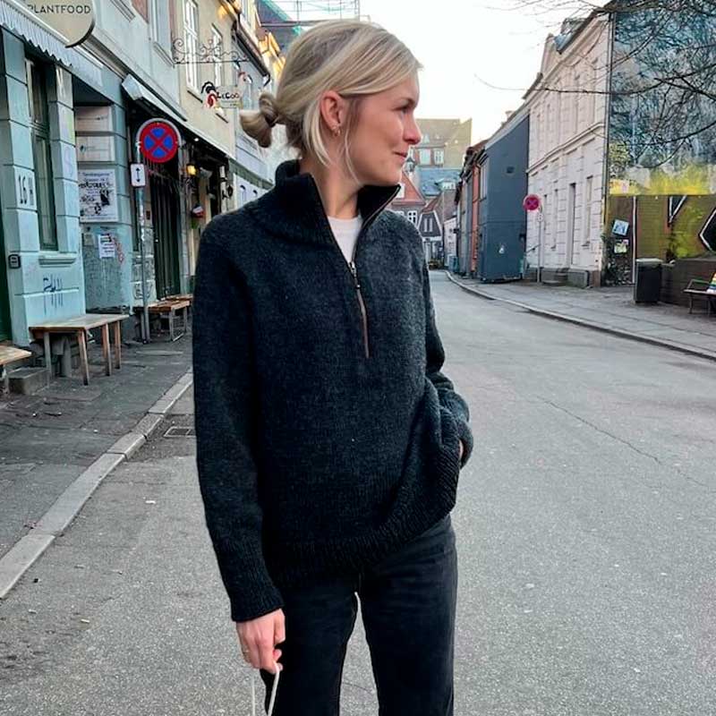 Strikkekit Zipper Sweater Light fra PetiteKnit i Peer Gynt garn